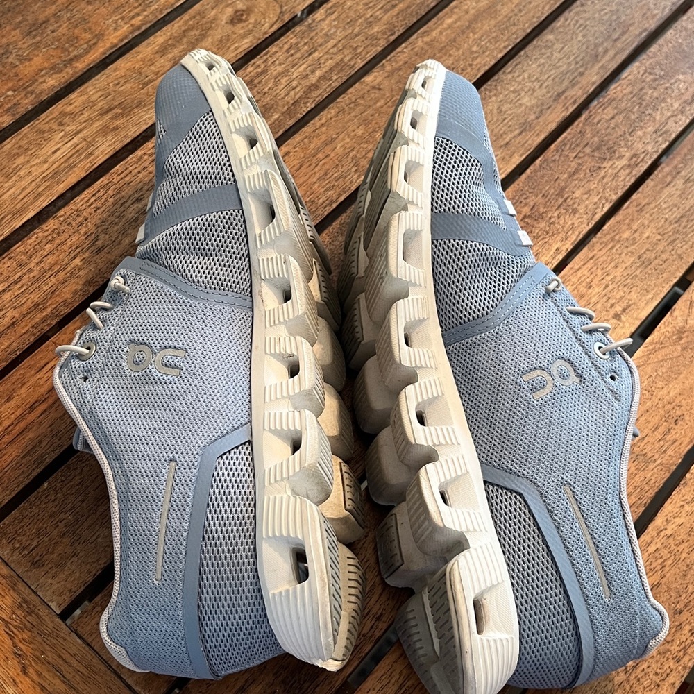 On Cloud 6 gently worn men’s sneakers in Chambray/White Sz 10.5 - Picture 5 of 9